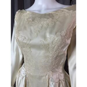 Vintage Off White Heavy Satin and Lace Wedding Dress Sz M
